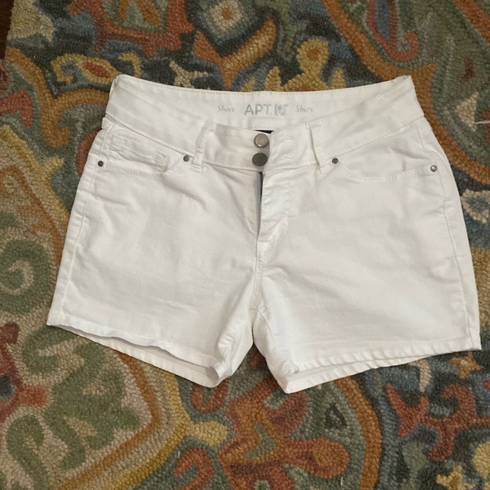 White summer shorts, by APT9, size 4